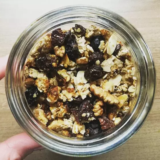 Domáca granola (zapekané ovsené vločky) Domáca granola (zapekané ovsené vločky)