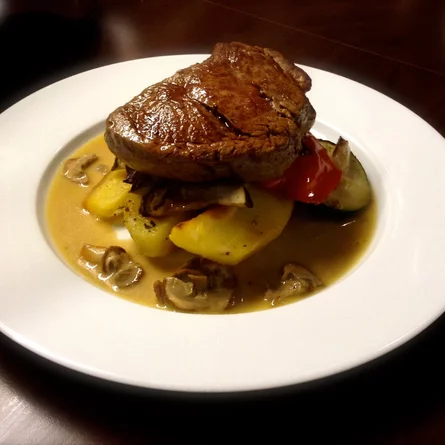 Hovädzí steak na dubákoch Hovädzí steak na dubákoch