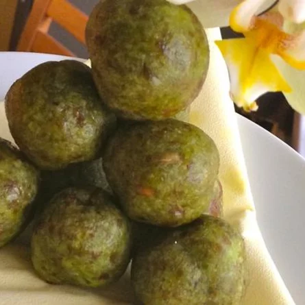 Kokosové matcha guľky Kokosové matcha guľky