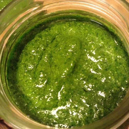 Pesto z medvedieho cesnaku Pesto z medvedieho cesnaku