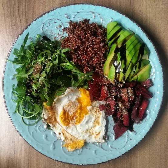 Quinoa, vajíčka so zeleninou